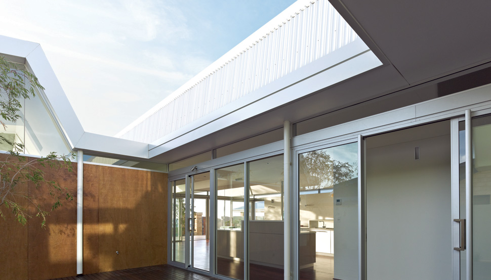 Courtyards on the northern and southern sides mean that the rooms closest to the street benefit from borrowed views thanks to expansive glazing and the open-plan living area at the western end.