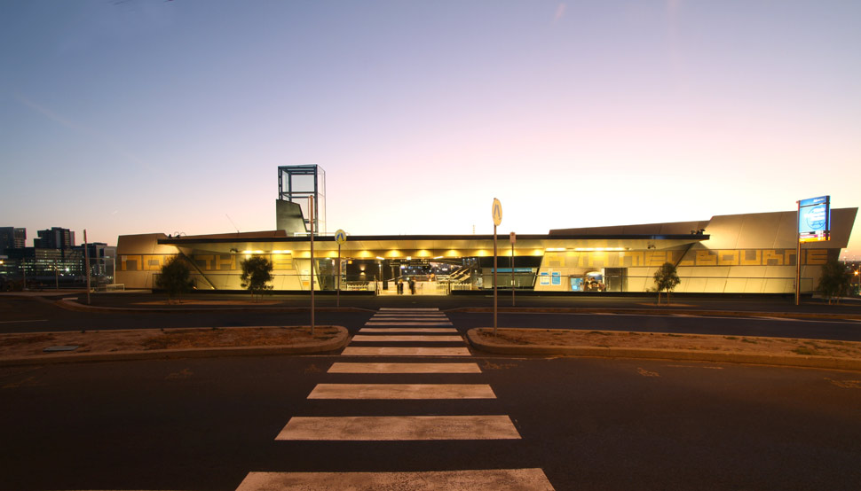 The station’s reinvigoration includes a new forecourt and entry building, which creates a new street address. It gives way to an elevated public concourse including lifts and escalators, and upgraded platform areas with canopies, passenger seating and weather protection screens. 