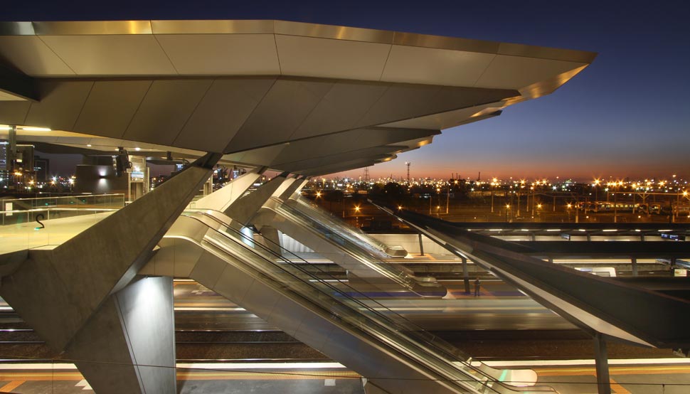 Lightweight, slender steelwork flows across the site as a sequence of platforms for viewing, arrival and departure