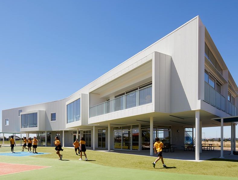 St Clare’s Primary School in Truganina, VIC uses LYSAGHT CUSTOM ORB® corrugated walling in COLORBOND® steel Matt finish in the colour Surfmist®