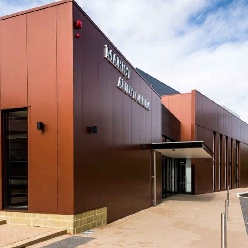 Kingspan Evolution insulated panels made from COLORBOND® Metallic steel in the colour Aries® help protect the building from heat load