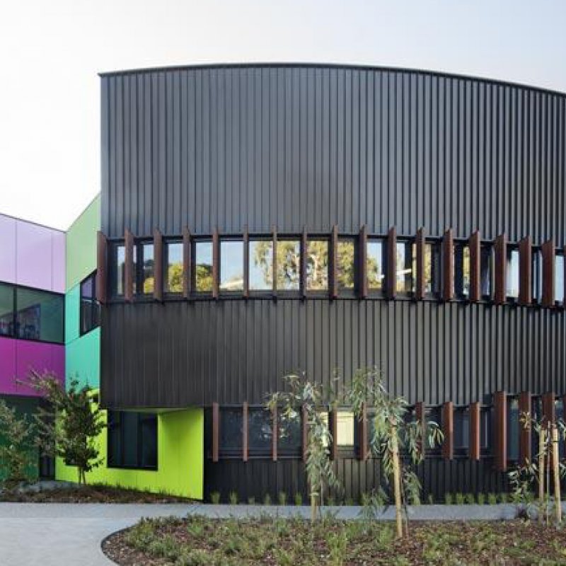 LYSAGHT LONGLINE 305® Cladding Creates a Dramatic Statement at Ivanhoe Grammar School